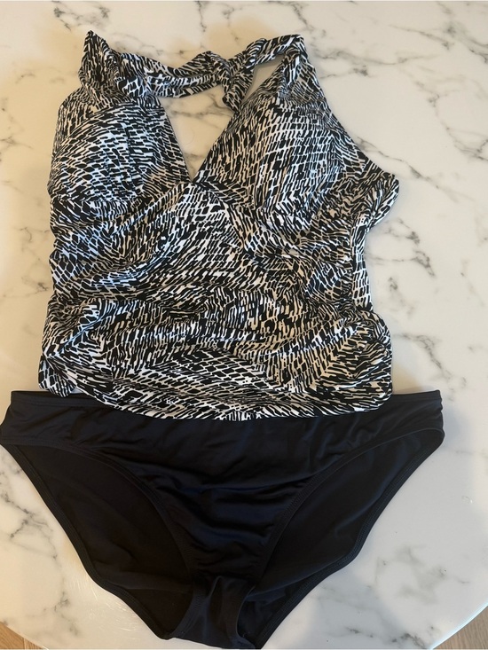 La Blanca Other - ⛱️La Blanca - Black & White Abstract Halter Tankini - 16